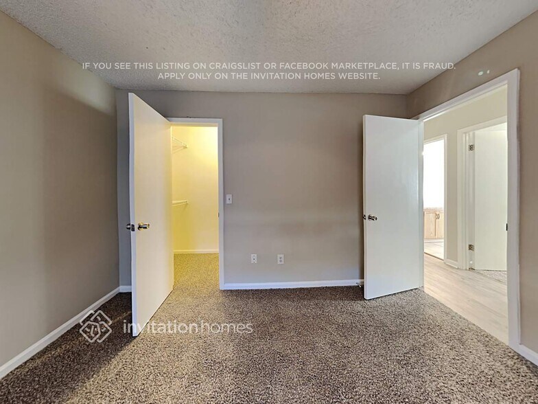 Building Photo - 3405 Charmont Dr
