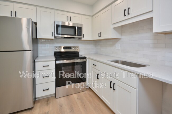 Building Photo - 210 Bridgefield Pl