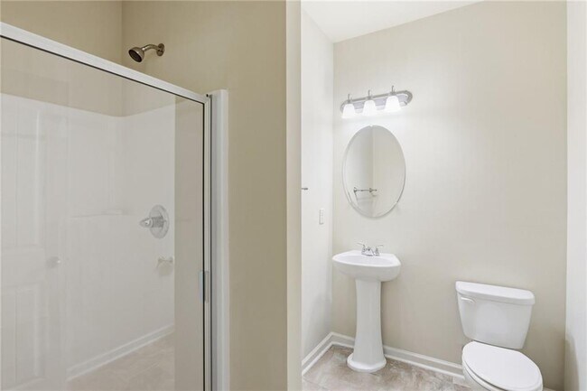 Building Photo - 906 Donington Cir SE