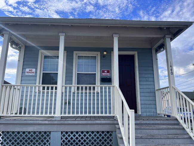 Primary Photo - Cute pet friendly 2 bedroom single family ...