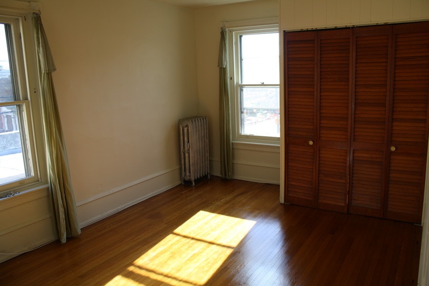 Building Photo - 362 E Main St