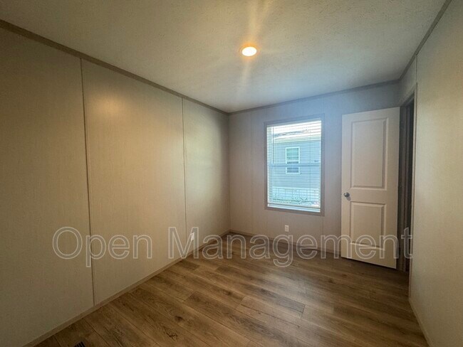 Building Photo - 8701 NE 107th Pl