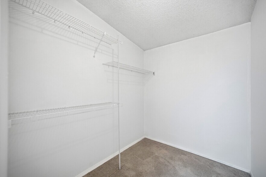 Building Photo - 11149 Losco Junction Dr S