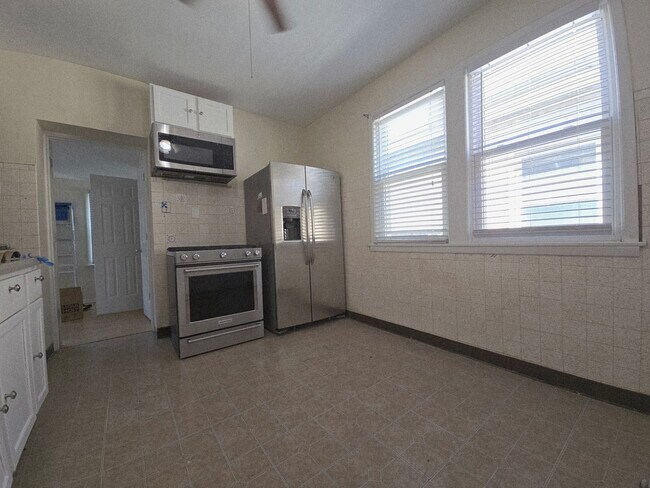 Building Photo - 2516 N Keeler Ave