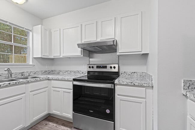 Building Photo - 220 Fir Ave