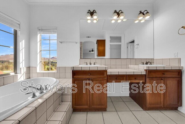 Building Photo - 6044 Claret Ct