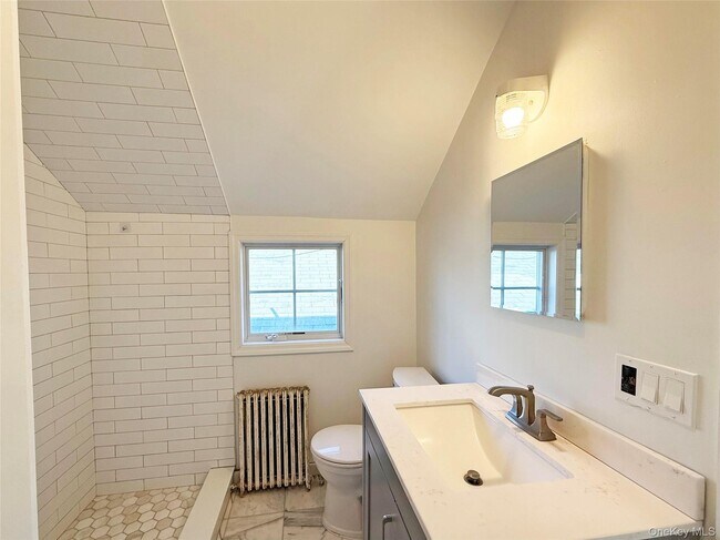 Building Photo - 495 Montauk Hwy