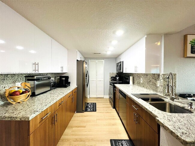 Building Photo - 9044 W Atlantic Blvd