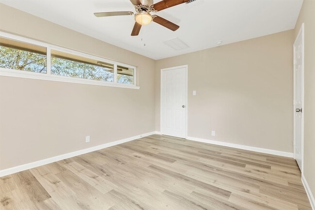 Building Photo - 10615 Clematis Ln