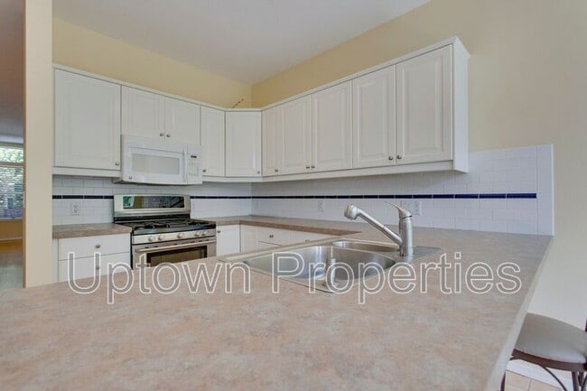 Building Photo - 3706 SW Troy St