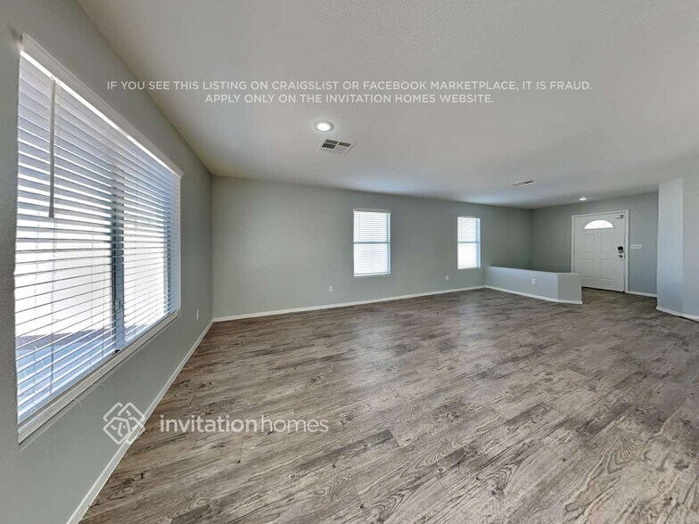 Building Photo - 7981 N Willow Pines Pl