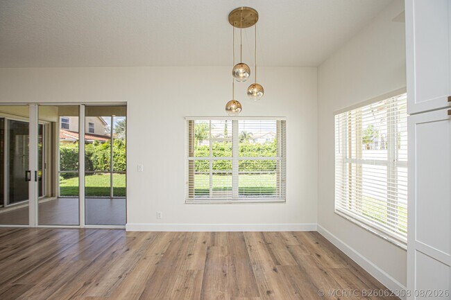 Building Photo - 10881 La Salinas Cir