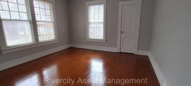 Building Photo - Charming Bungalow Near Downtown – Pet Frie...