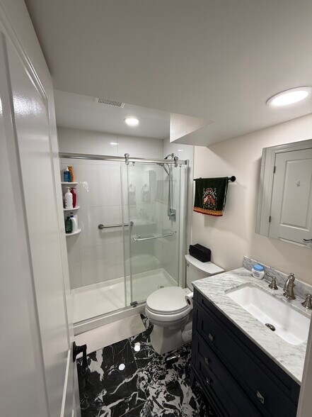 Brand new Marble bathroom - 5 Crescent Dr