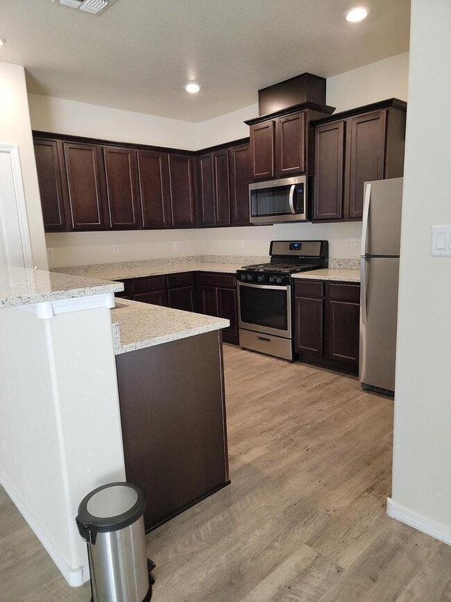 Building Photo - 1513 Borrego Dr SE