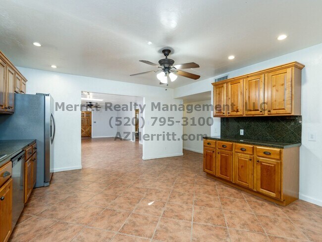 Building Photo - Sam Hughes 4 bedroom, 3 bath home with was...
