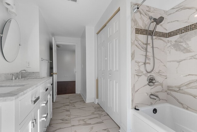 Building Photo - Gorgeous Home Near Downtown Durham!