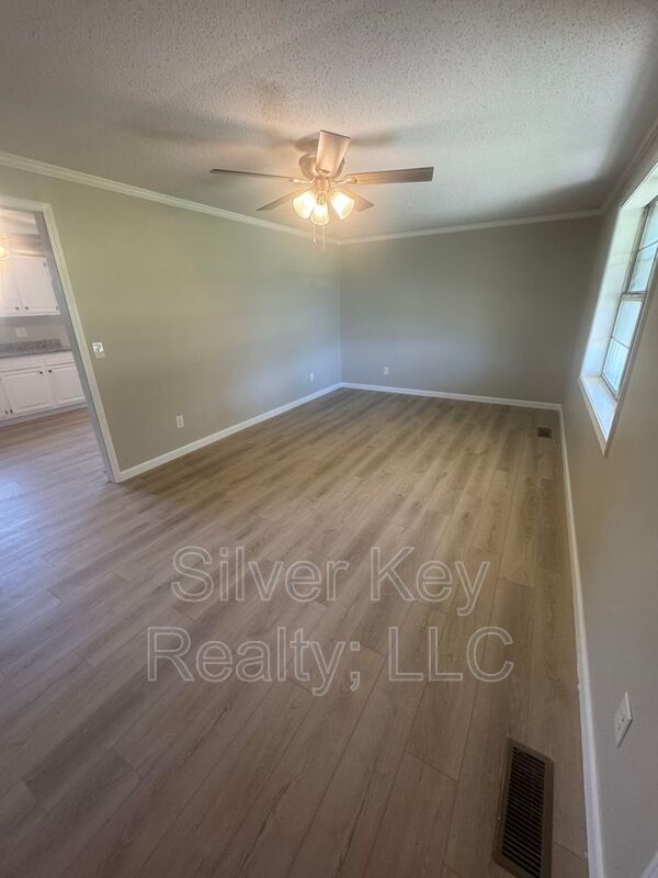 Building Photo - 137 Co Rd 193