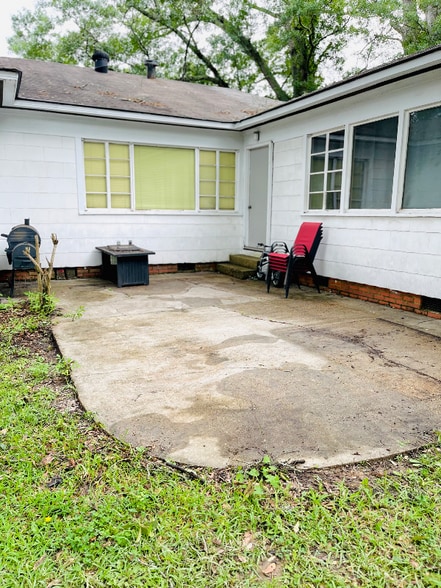 Building Photo - 126 Aston Ave