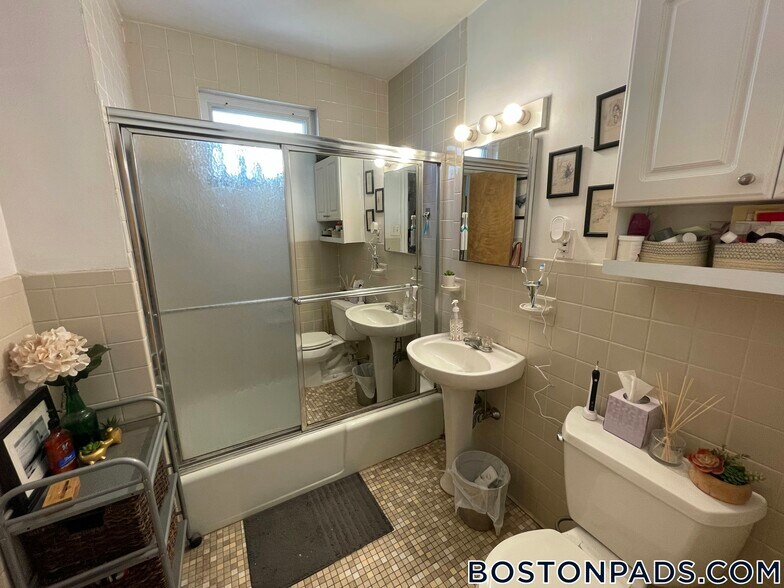 Building Photo - 66 Brooks St