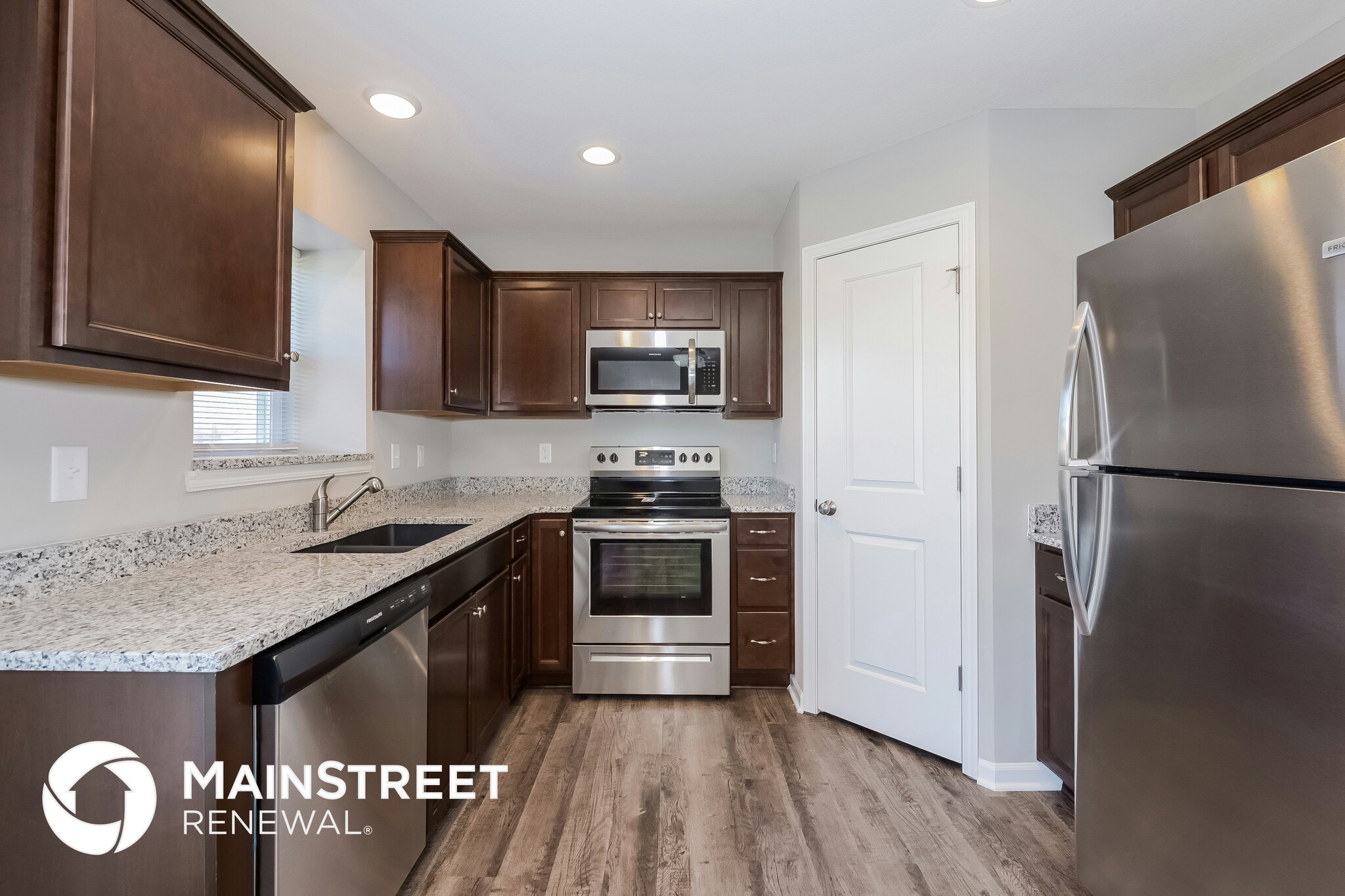 Building Photo - 100 Samantha St