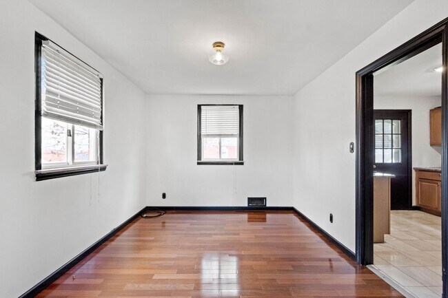 Building Photo - SCORE 50% OFF 1ST MONTH'S RENT IF SIGNED BY APRIL 3! Amazing 2 bedroom home in Clairton available...