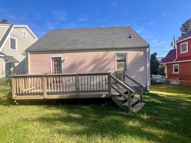 Building Photo - 1104 Little High St