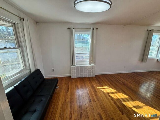 Building Photo - 394 Clintonville Rd