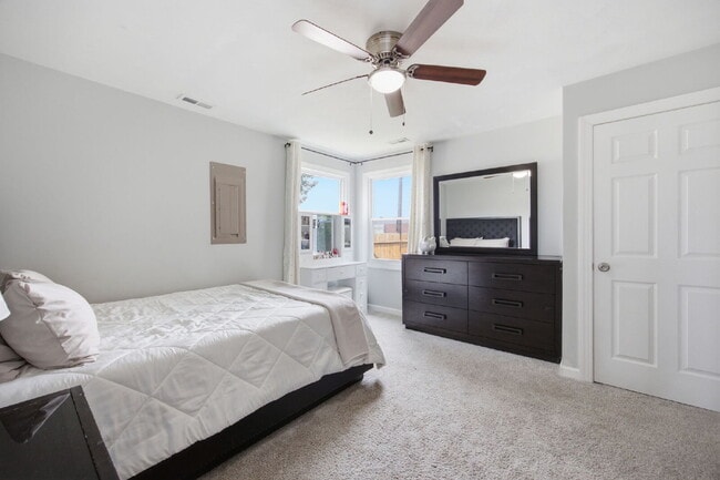 Building Photo - Freshly Renovated Ranch Ready for Move-In