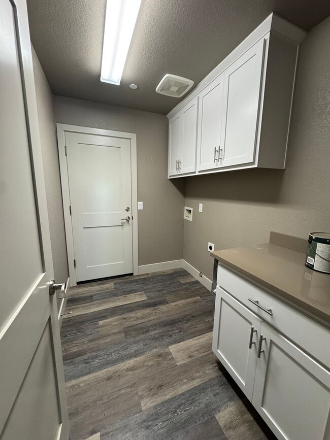 Building Photo - Sacramento St