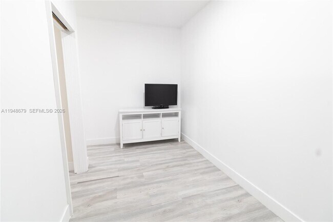 Building Photo - 16201 SW 144th Ct