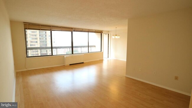 Building Photo - 3705 S George Mason Dr