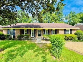 Building Photo - 713 Dubuque Dr