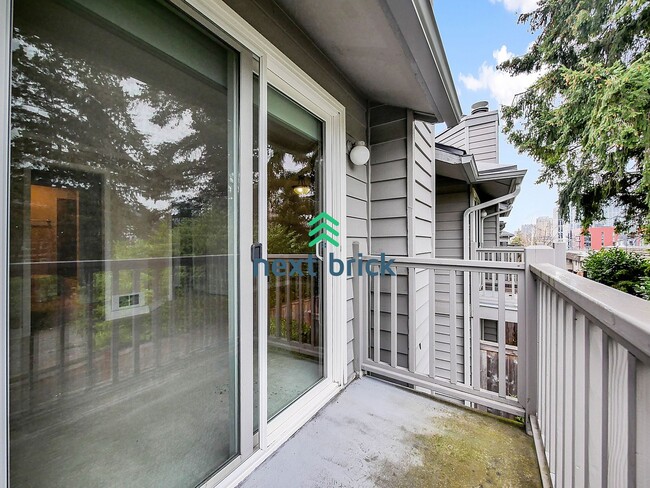 Building Photo - 2 Bed  2.5 Bath Townhome for Rent!