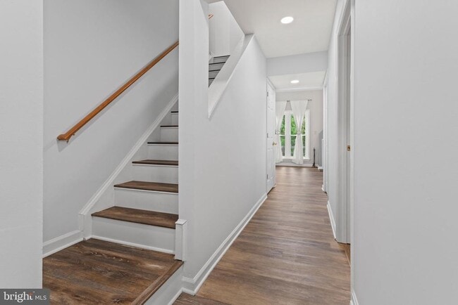 Building Photo - 6608 Beach Dr