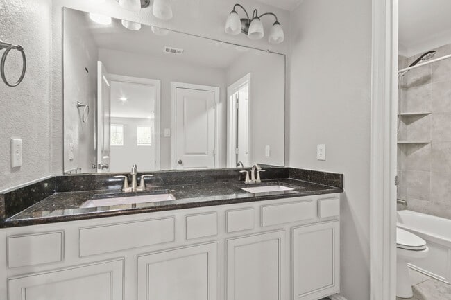 Building Photo - 702 S Galley Dr