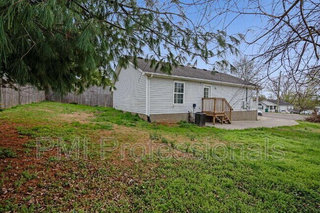 Building Photo - 604 Hugh Duffy Cove