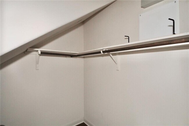 Building Photo - 1620 Bryant Dr