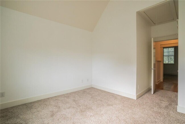 Building Photo - 1165 Poquito St
