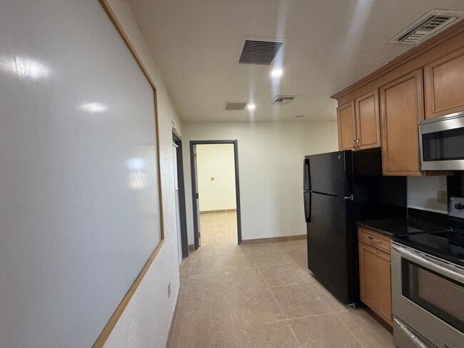 Building Photo - 1741 N 6th Ave