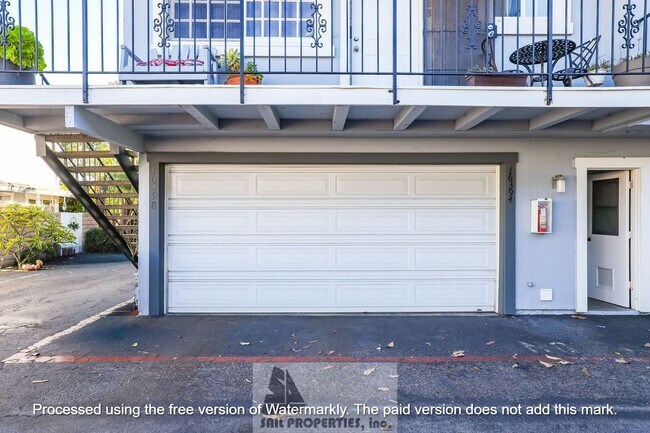 Building Photo - Welcome to this charming two-story home located in the vibrant Huntington Beach