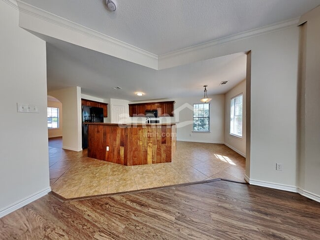 Building Photo - 315 Lakeside Dr