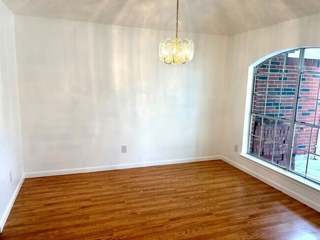 Building Photo - 2118 Westminister Rd