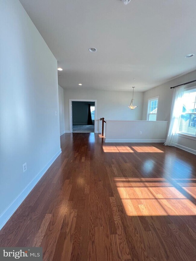Building Photo - 8227 S Maple Lawn Blvd