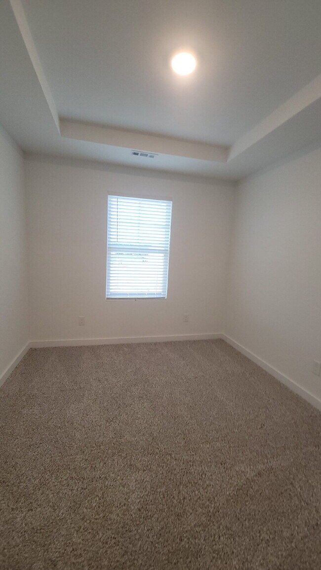 Building Photo - Section 8 Accepted!!! "Discover Comfort and Style: 3-Bed, 2.5-Bath Gem with Granite Elegance in H...