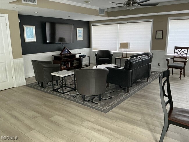 Building Photo - 2885 Palm Beach Blvd