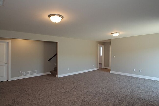 Building Photo - Easy access to Iowa City and beyond