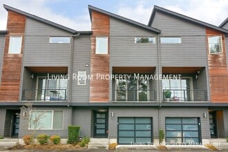 Building Photo - 736 N Webster St