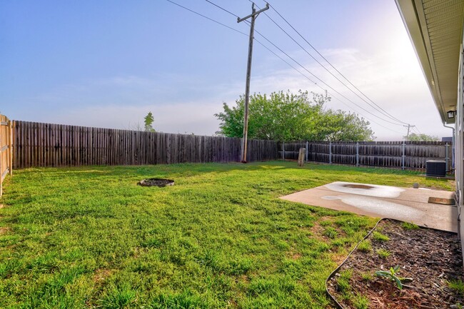 Building Photo - 10425 Aberdeen Dr