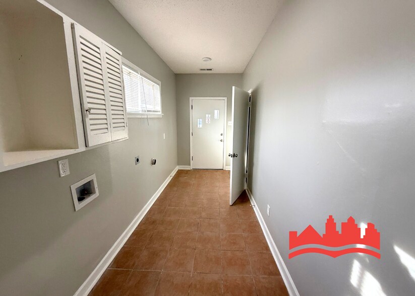 Building Photo - 2244 Cypress Cir